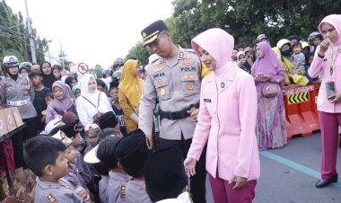Ramadhan-Berkah,-500-Paket-Takjil-Untuk-Warga-Dibagikan-oleh-Bhayangkari-Polres-Situbondo