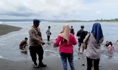 Libur-Panjang,-Polres-Jember-Tingkatkan-Pengamanan-di-Sejumlah-Lokasi-Wisata-Pantai