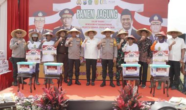 Kapolda-Jawa-Timur-Panen-Raya-Jagung-di-Prambon-Sidoarjo