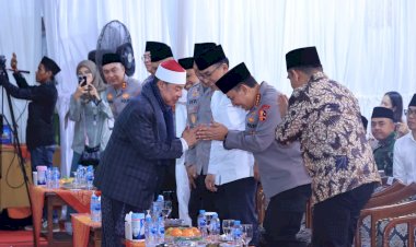 Kapolri-Hadiri-Haul-Pondok-Bubtet-Pesantren-di-Cirebon,-Ulama-dan-Polri-saling-Melengkapi